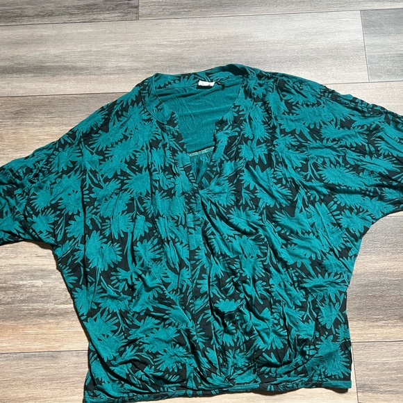 Anthropologie Akemi +‎ Kin Women Top- Small - Picture 2 of 8